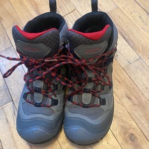 Keen Men’s 8 Hiking Boot